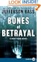 Bones of Betrayal LP: A Body Farm Novel (Body Farm Novels (Large Print))