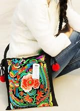 Women's Flower embroidery handbag