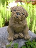 Eigenschaften Tiefes Kunsthandwerk GbR  / Steinfigur Tierfigur Mops Hund hellbraun