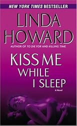 Un Beso En La Oscuridad / Kiss Me While I Sleep (Titania Contemporanea)