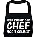  : Schürze HIER KOCHT DER CHEF NOCH SELBST schwarz, Kochschürze, Latzschürze, Grillschürze, Küchenschürze