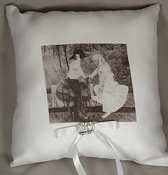 Western Affection Ring Pillow White