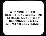 Mauspad mit Wir sind leicht bereit, uns selbst zu tadeln, unter der Bedingung, dass niemand einstimmt. Dekoration