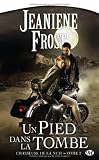 Chasseuse de la nuit, tome 2 : Un pied dans la tombe