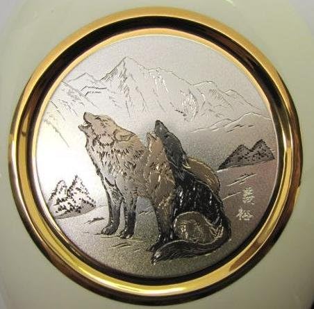 Art of Chokin Ivory Porcelain Vase Wolves 24K Gold Trim