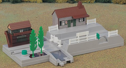Childrens Toyshop  Toys : Tomy Thomas & Friends Motor Road & Rail Accessories: Thomas Crossing Station
