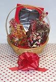 Review Scott's Cakes  / Scott's Cakes Large Kiss Me Valentine Basket Handle Heart Wrapping