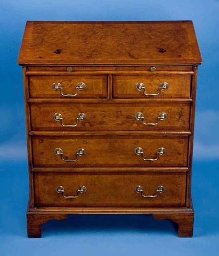 Antique Style Bachelors Chest