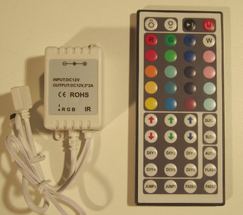 XXL RGB LED contrôleur avec télécommande 44 touches 2watts pour ruban LED guirlande lumineuse 12V XXL RGB LED contrôleur avec télécommande 44 touches 2watts pour ruban LED guirlande lumineuse 12V