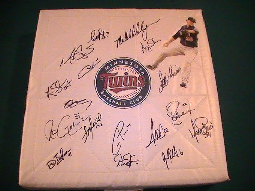 2010 MINNESOTA TWINS TEAM SIGNED AUTOGRAPHED BASEBALL BASE RON GARDENHIRE, FRANCISCO LIRIANO, MATT CAPPS, KEVIN SLOWEY, JIM THOME COA + PROOF PHOTO