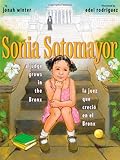 Sonia Sotomayor: A Judge Grows in the Bronx / La juez que crecio en el Bronx (Spanish and English Edition)