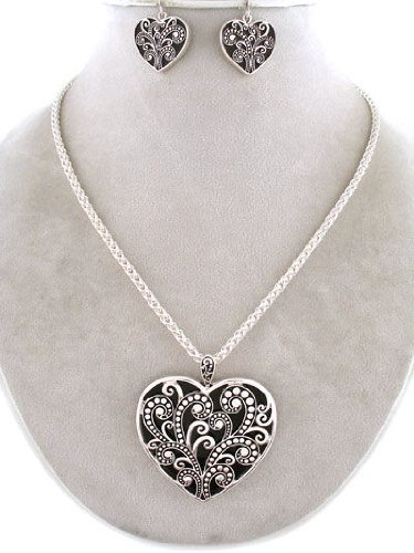 Enchanting Jewels Necklace