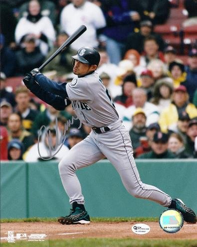 Ichiro Suzuki Autographed Seattle Mariners 8x10 Photo