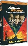 Revue Paramount  / Le Vol de l'Intruder