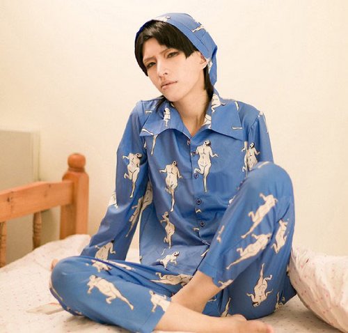 コスプレ衣装　 『進撃の巨人』（しんげきのきょじん、attack on titan） リヴァイ パジャマ 上下セット　Ｍサイズ コスチューム