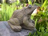 Eigenschaften Tiefes Kunsthandwerk GbR  / Steinfigur Tierfigur Frosch klein hellbraun