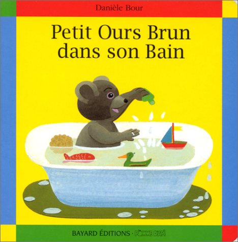 Petit Ours brun dans son bain