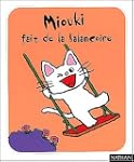 Miouki fait de la balancoire