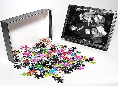 Photo Jigsaw Puzzle of Policewoman with evacuee children