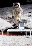 Komar - Fototapete - Astronaut auf dem Mond - 4-503
