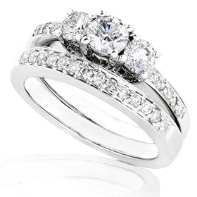 Three Stone Round Diamond Wedding Ring Set in 14kt White Gold