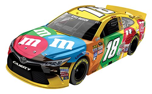 Lionel Racing Kyle Busch #18 M&M's 2016 Toyota Camry NASCAR Diecast Car (1:24 Scale)