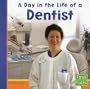 A Day in the Life of a Dentist (First Facts: Community Helpers at Work)