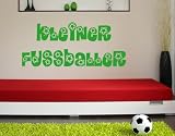Kleiner Fußballer - Wandtattoo ( Größe: 40cm x 17cm - Farbe: haselnuss ) Motiv-Nr: 1477