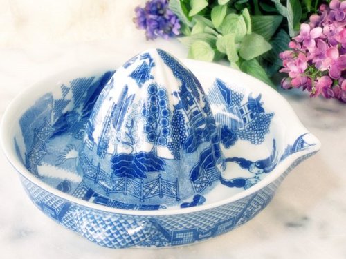 BLUE WILLOW PORCELAIN EXTRA LARGE GRAPEFRUIT JUICER