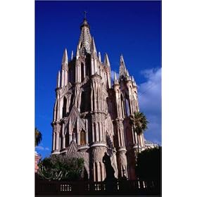 photographie These pink 'cotton candy' pointed towers of the parish church, La Parroquia de San M...