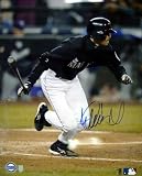 Ichiro Suzuki Autographed/Hand Signed Seattle Mariners 16x20 Photo (Running)
