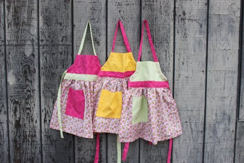 Camden Rose Childs Pink Print Apron, Extra Small (Ages 2-4)