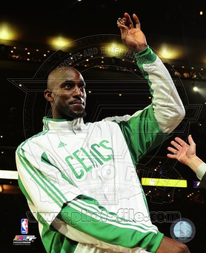 Boston Celtics Kevin Garnett w/NBA Champ. Ring 8x10 Photo