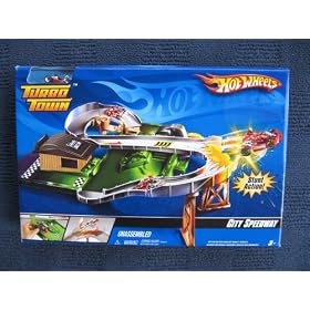 Hot Wheels Turbo Town City Speedway Playset with Go Cart Die Cast 1:64 Car by Hot Wheels