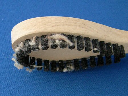 クリーニングのプロ御用達ー浅草かなやの毛玉取りブラシ