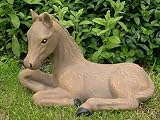 Eigenschaften Tiefes Kunsthandwerk GbR  / Steinfigur Tierfigur Pferd Fohlen hellbraun