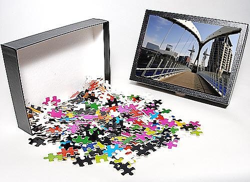 Photo Jigsaw Puzzle of The Lowry Bridge over the Manchester Ship Canal, Salford Quays, Greater