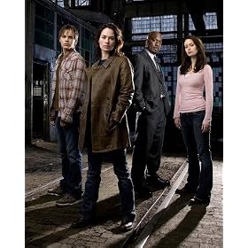 LENA HEADEY AS SARAH CONNOR, THOMAS DEKKER AS JOHN CONNOR FROM THE SARAH CONNOR CHRONICLES #1 - Photo cin�matographique en couleur - MOYENNE - 36x28cm