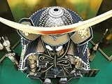 ★秀光オリジナル限定品★五月人形・着られる鎧平飾りセット 金箔貼りの木製弦月の前立てが光る伊達政宗型5歳児用着られる鎧セット