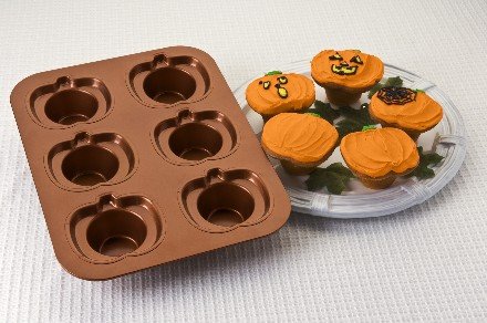 Chicago Metallic 6-Cup Nonstick Pumpkin Cupcake Pan