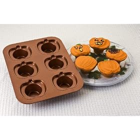 Chicago Metallic 6-Cup Nonstick Pumpkin Cupcake Pan by Chicago Metallic