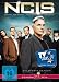 Die bis jetzt explosivste Staffel der Erfolgsserie – jetzt auf DVD erh�ltlich. Mit noch nie zuvor 
gezeigten Special Features. In dieser Staffel haben es die Agenten des NCIS mit ihren bisher 
pers�nlichsten F�llen zu tun, denn bekannte Gesichter, Familienmitglieder und alte Gegenspieler 
machen ihnen das Leben und die Arbeit schwer. Special Agent Jethro Gibbs (Mark Harmon) wird nicht 
nur von einer, sondern sogar von zwei zauberhaften Frauen verfolgt und beide haben ihre geheimen 
Absichten. In weiteren Rollen Michael Weatherly, Cote de Pablo, Sean Murray, Pauley Perrette, Rocky 
Carroll und David McCallum. Dieses Set mit 3 Discs enth�lt die Episoden 1-12 der spannungsgeladenen 
siebten Season dieser einzigartig actionreichen Serie sowie exklusive Special Features mit Blick 
hinter die Kulissen.