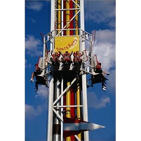 photographie 'Space Shot' amusement-park ride that accelerates at a frightening rate, Volksprater...