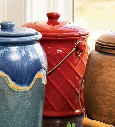 Leakproof, Odor-Free 1-Gallon Lattice Ceramic Compost Crock in Red