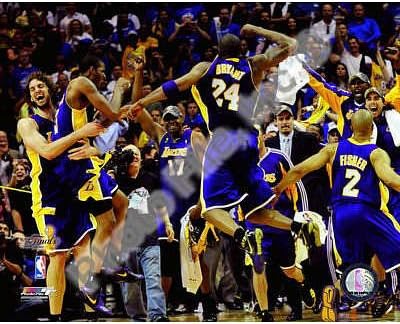 (20x24) The Los Angeles Lakers celebrate Game Five of the 2009 NBA Finals Glossy Photograph