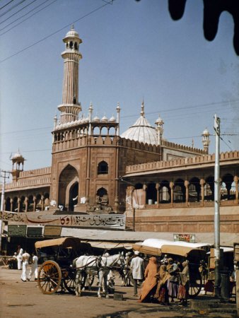 Moslems Come to Great Mosque to Pray before Ending Ramadan Fast