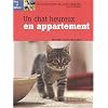 Un chat heureux en appartement