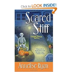 Scared Stiff (Mattie Winston Mysteries) by Annelise Ryan