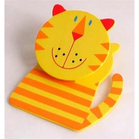 Magnetic wooden animal clip for photos messages or important notes - Cat design
