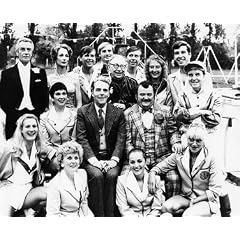 FELIX BOWNESS AS FRED QUILLEY, SIMON CADELL AS JEFFREY FAIRBROTHER, LESLIE DWYER AS MR. PARTRIDGE, JEFFREY HOLLAND AS SPIKE DIXON, RUTH MADOC AS GLADYS PUGH, SU POLLARD AS PEGGY OLLERENSHAW, PAUL SHANE AS TED BOVIS FROM HI-DE-HI! #1 - SCHWARZ-WEISS - Filmfoto - (Poster) PLAKATE - 25x20" (60x50cm)